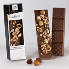 De fabrication artisanale, nos barres chocolatées fabriquées avec des crus de cacao pur origine, 100% pur beurre de cacao, avec fruits secs grillés à l'huile d'olive.