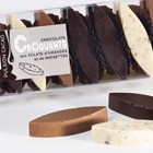 Fabriqués dans notre chocolaterie, de délicieux croquants au chocolat aux éclats d'amandes et de noisettes.