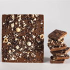 Retrouvez dans notre chocolaterie, des tablettes de chocolat au goût plus basique (chocolat noir, chocolat blanc, chocolat au lait, grué de cacao)